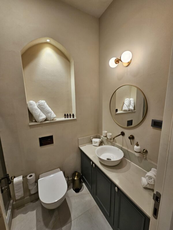 Spacious double room - Image 7