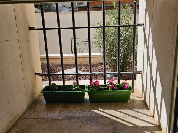 Queen Room with Garden View - Image 5